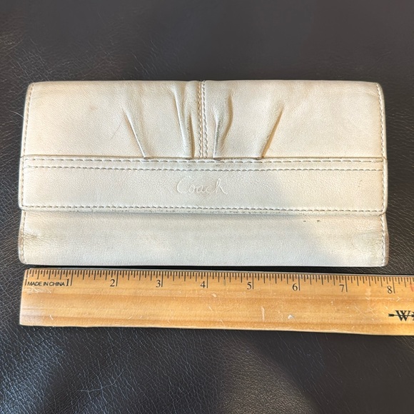 Vintage Coach White Leather Tri-fold Wallet Snap Closure - Picture 6 of 7